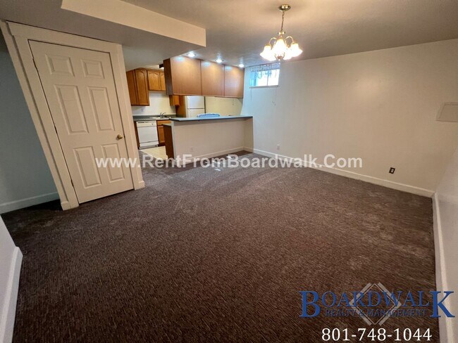 Building Photo - 2247 E Lambourne Ave