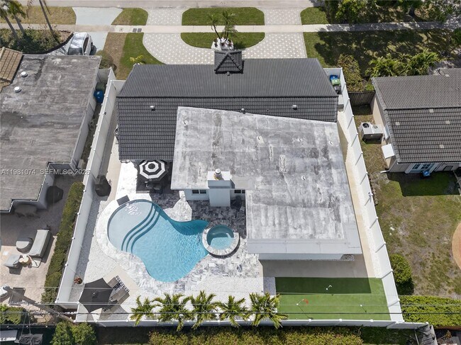 Building Photo - 2161 NE 62nd Ct