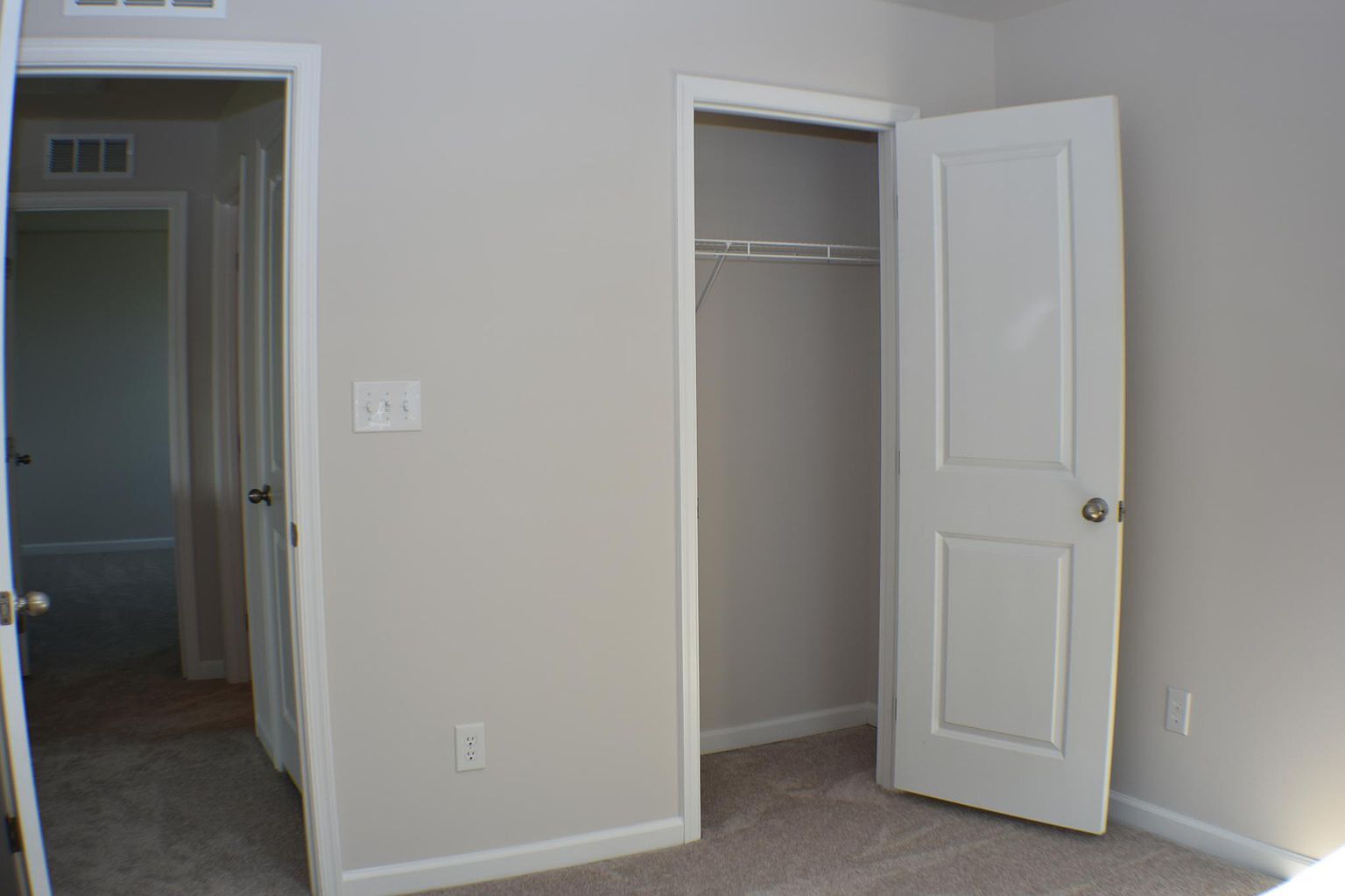 Building Photo - 9755 Oakgrove Dr