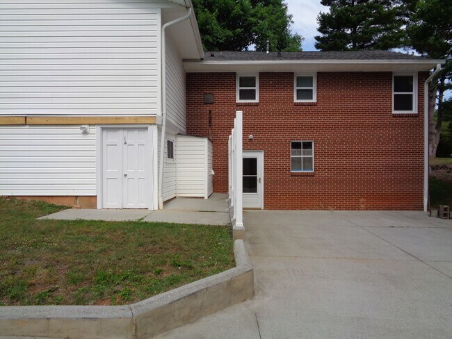 Building Photo - Ardmore-Brick House for Rent on Miller St.