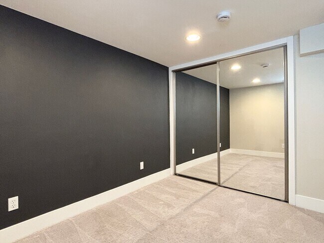 Building Photo - Gorgeous Sugarhouse Remodel!