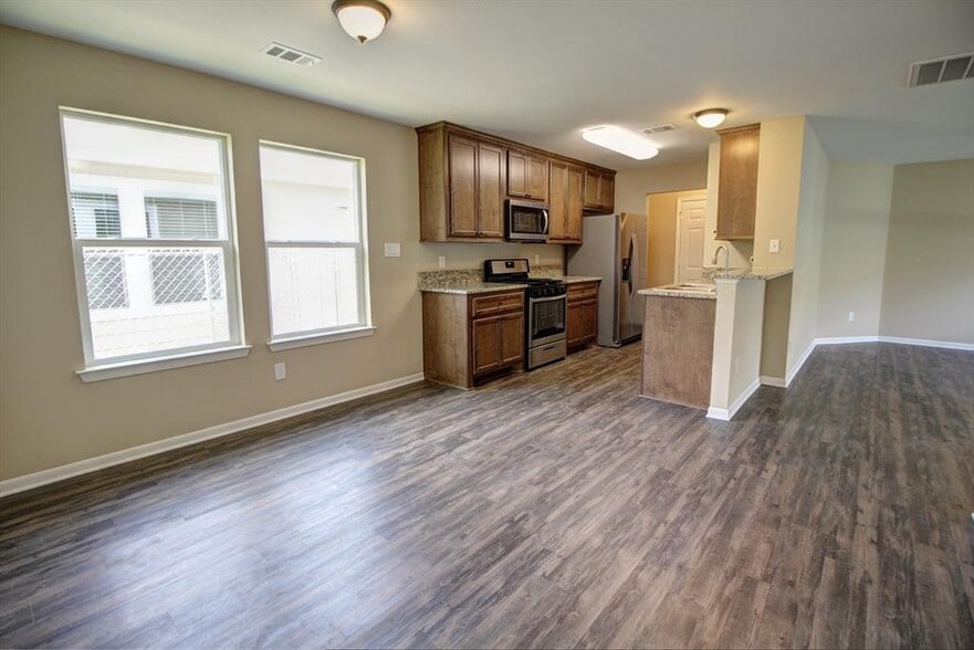 Building Photo - 5811 Cebra St