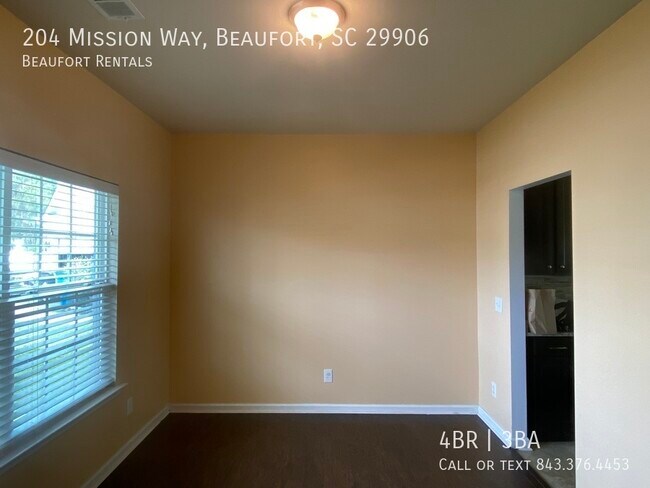 Building Photo - 204 Mission Way