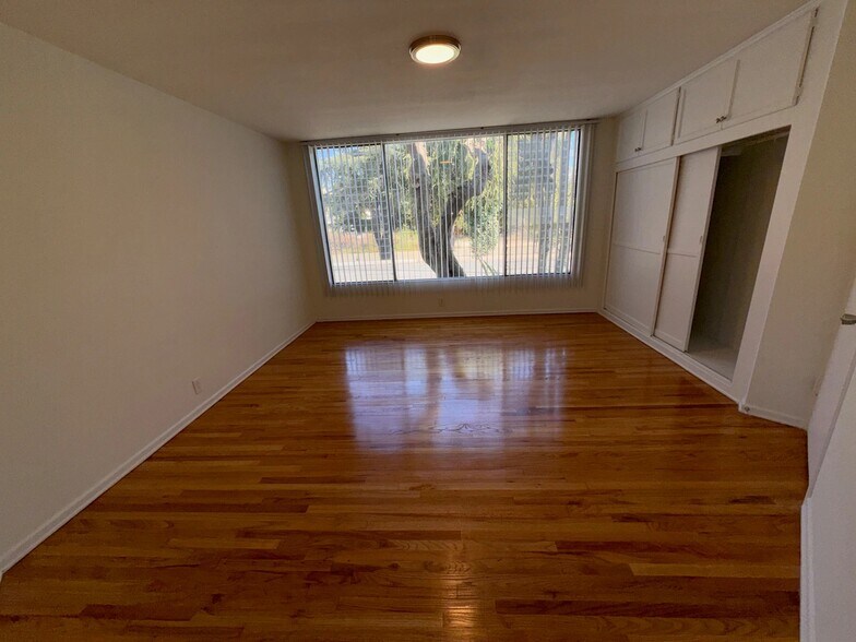 Building Photo - 4266 Fulton Ave