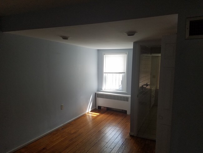 Building Photo - 413 Gittings St