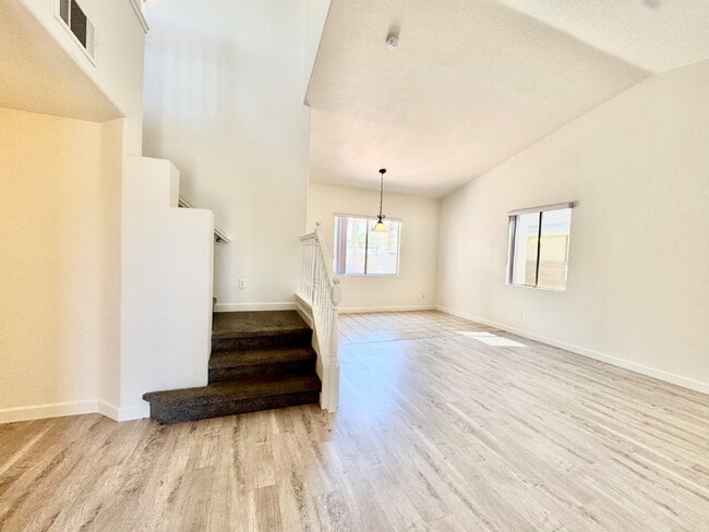 Building Photo - Spacious 4BD/3BA NLV Home with Downstairs ...