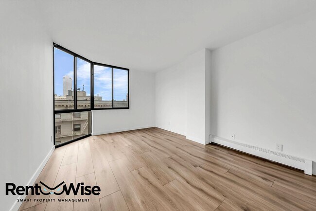 Building Photo - 900 Bush St