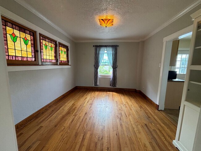 Building Photo - 3 Bedroom Home - Pittsburgh!