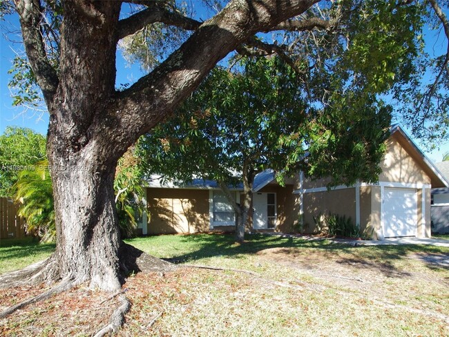 Building Photo - 7525 SW 7th Pl