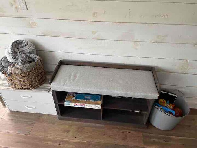 Building Photo - 220 ME-133