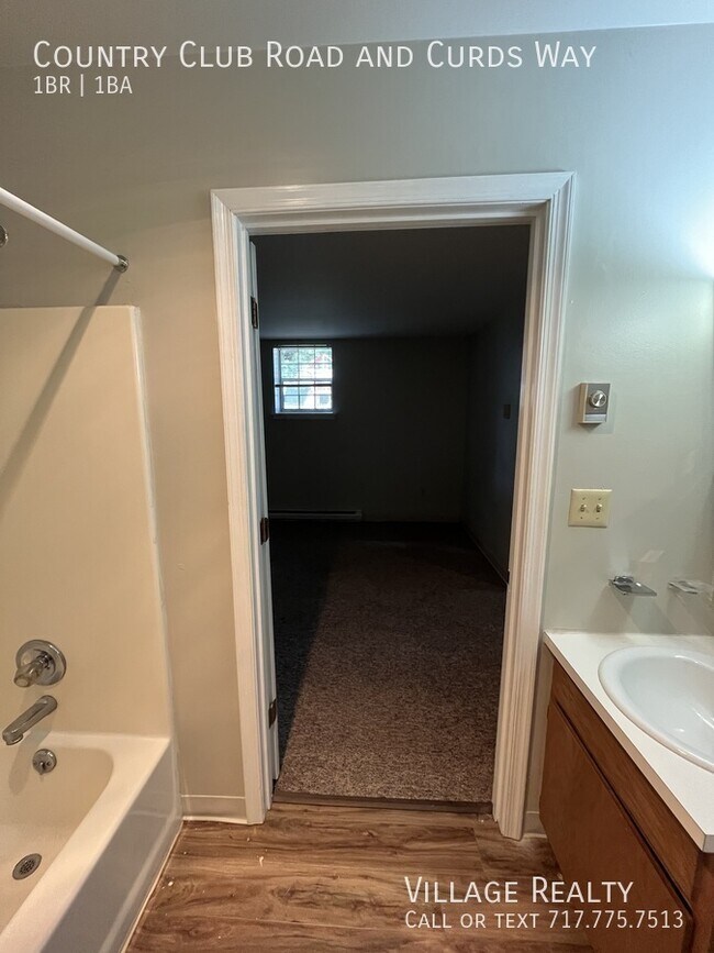 Building Photo - 631 Country Club Rd