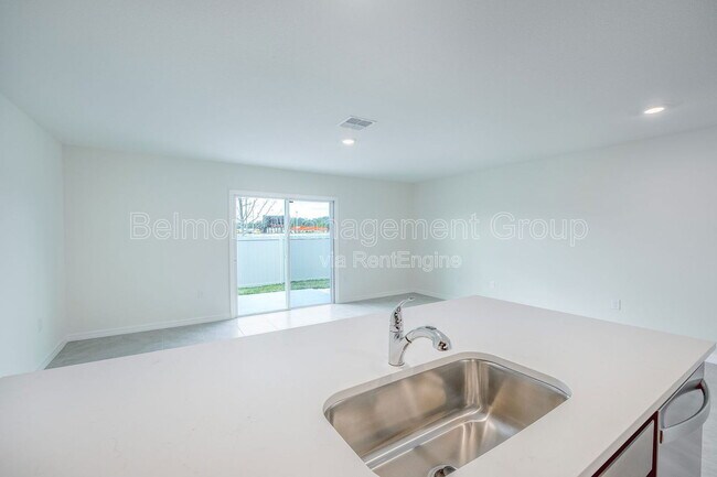 Building Photo - 8250 SW 67th Ave