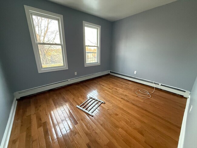 Building Photo - 139 W 54th St