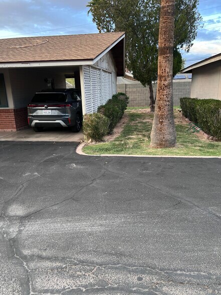 Building Photo - 524 W Fairway Dr