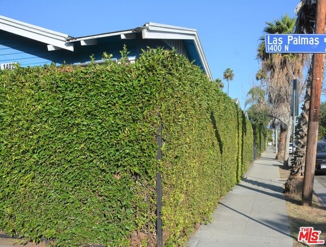 Building Photo - 6685 De Longpre Ave