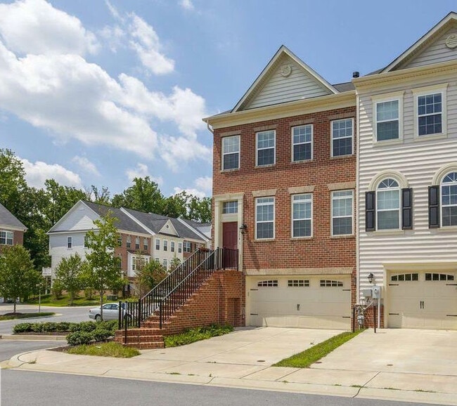 Brick-front End Unit Townhouse (built in 2012) - 9714 Pine Arcade
