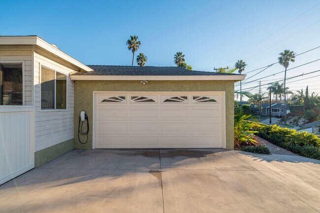Building Photo - Charming Redondo Beach Home Rental!