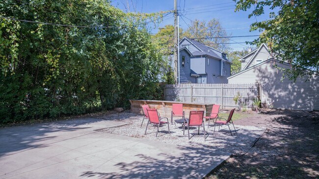 Building Photo - Fully Furnished Ranch Home in Birmingham, MI w/ All Utilities Included