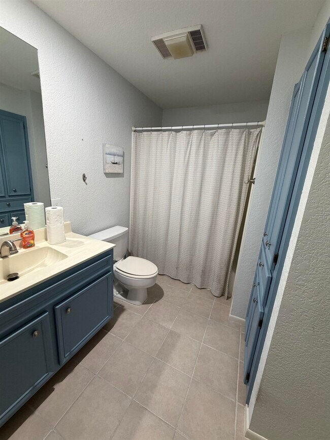 Building Photo - 307 Crestview