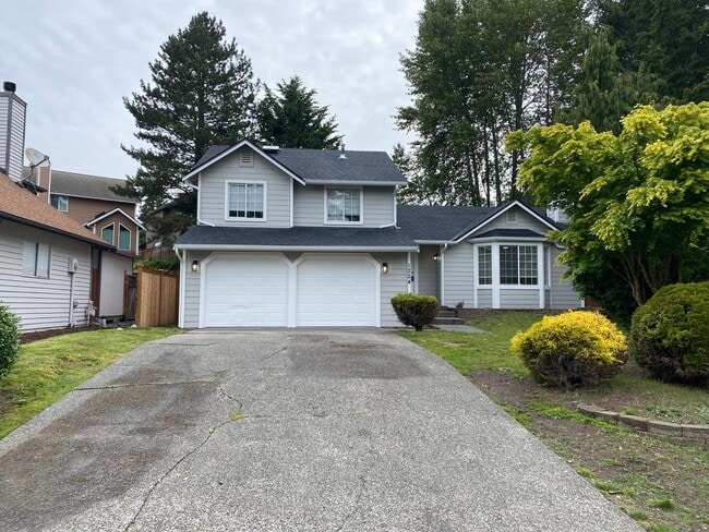 Building Photo - Stylishly Renovated Home with Private Back...