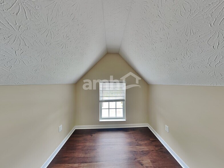 Building Photo - 279 La Salle Ct