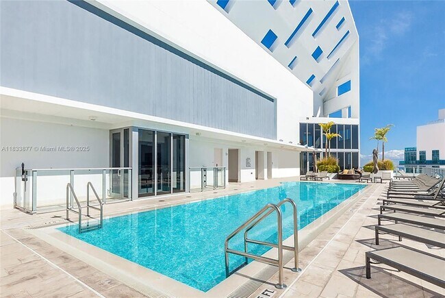 Building Photo - 1300 Brickell Bay Dr