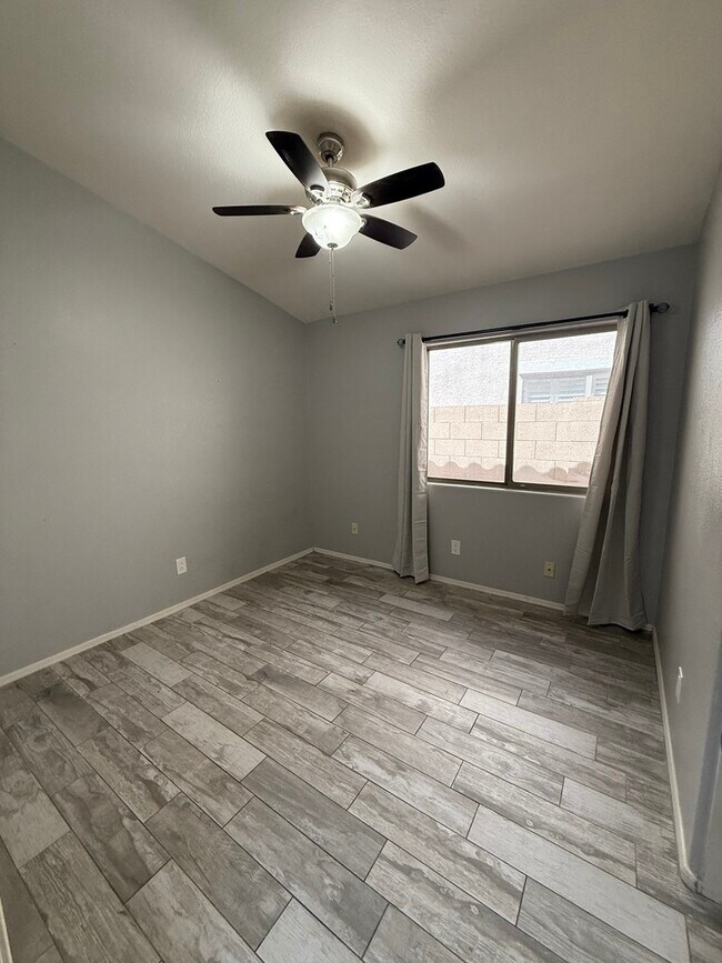 Building Photo - 3972 E Timberline Rd