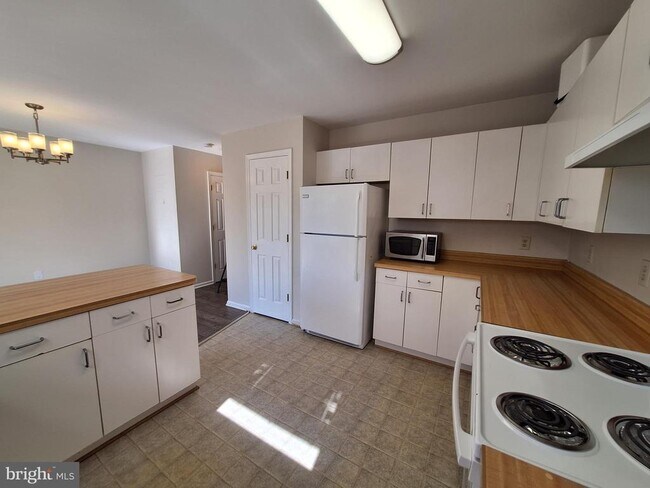 Building Photo - 21 Stonewall Ct