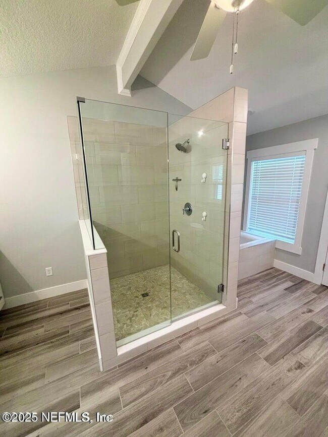 Building Photo - 5609 Hyde Park Cir