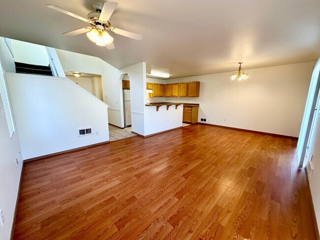 Building Photo - 2103 Yellowstone St
