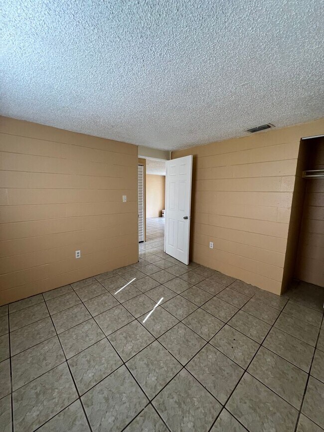 Building Photo - Quaint 3 bedroom home