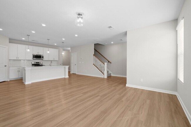 Building Photo - Brand New Construction Luxury Townhome in Pineville