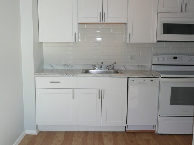 Building Photo - 4250 N Marine Dr