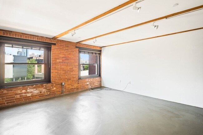 Building Photo - 90 Wareham St