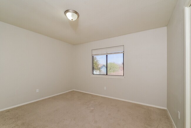 Building Photo - Spacious 4-Bedroom Lewisville Home
