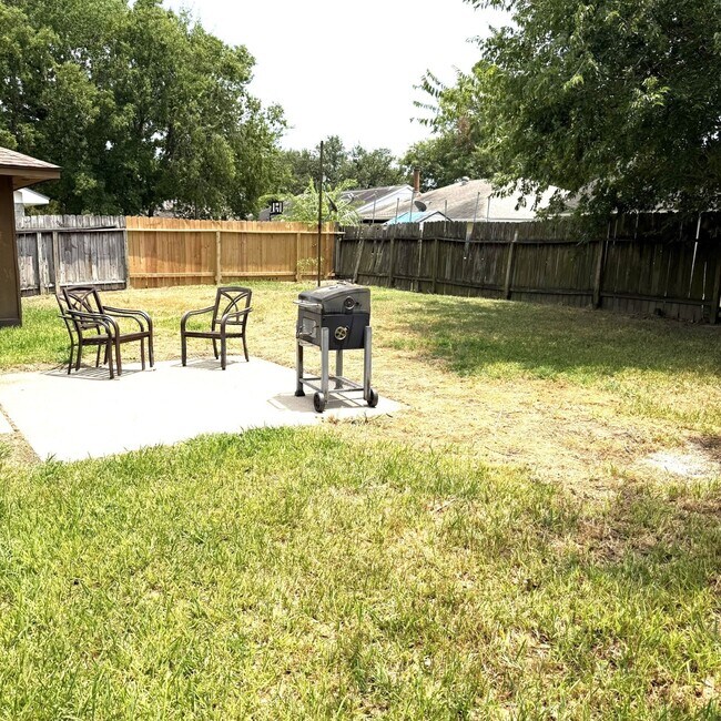 Building Photo - 13611 Splintered Oak Dr