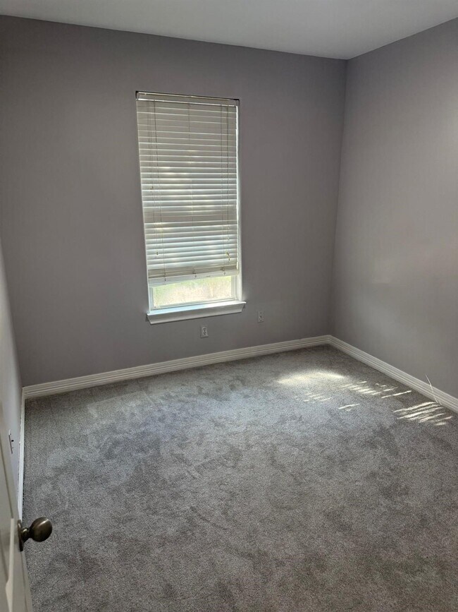 Building Photo - 10366 Panther Point Dr