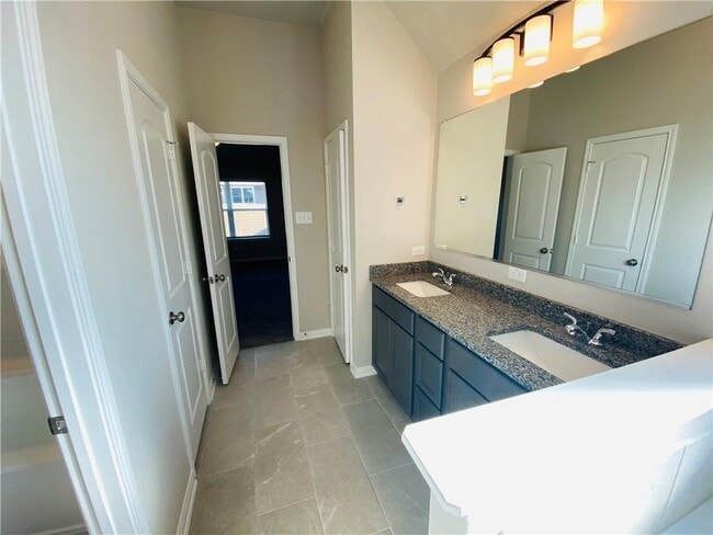 Building Photo - 721 Hollyhock Dr