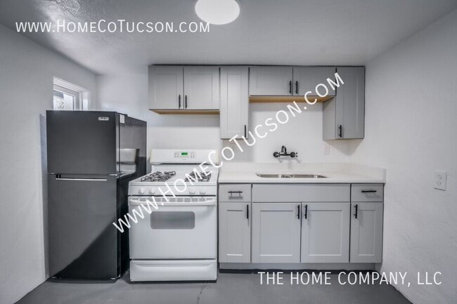Building Photo - 940 E Florita St