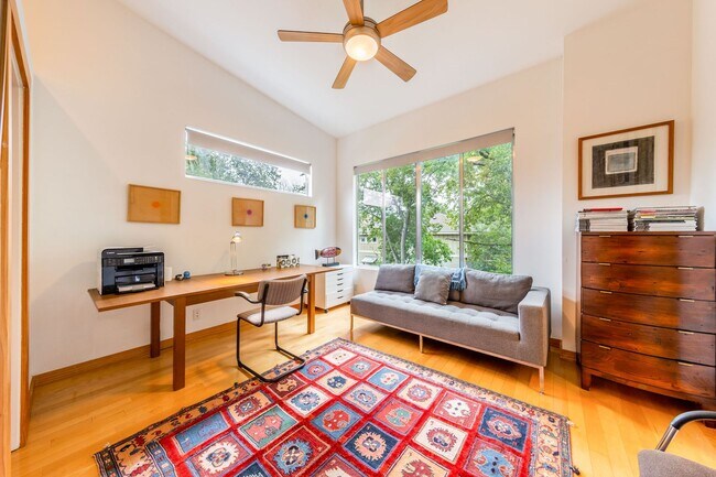 Building Photo - Gorgeous Fully Furnished Home in Brentwood - Short Term Lease  Options Available