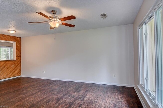 Building Photo - 4269 Grove Ct