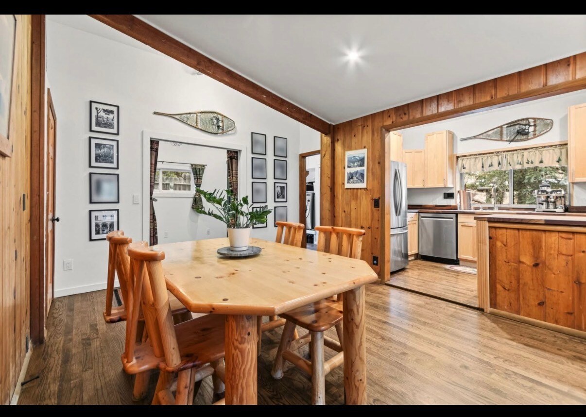 Building Photo - 838 Lakeshore Dr