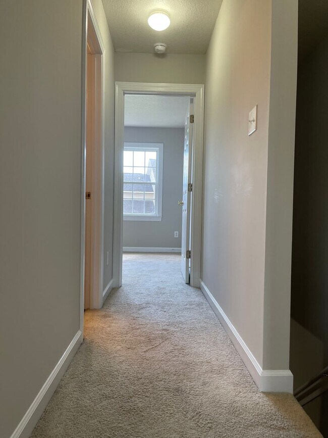 Building Photo - Splendid on Springwood