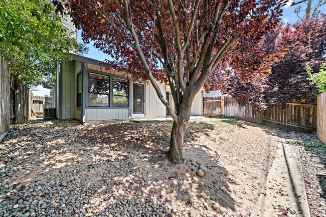 Building Photo - 7456 Santa Susana Way