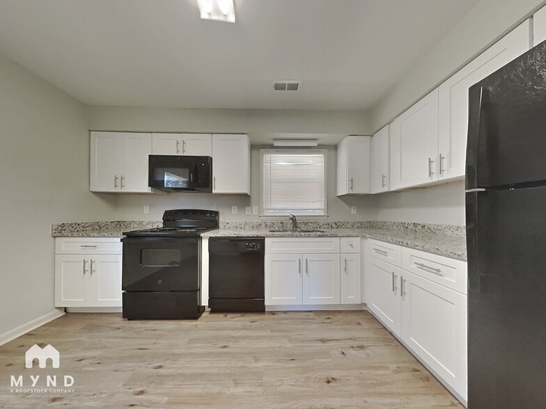 Building Photo - 3400 Pine Meadow Dr