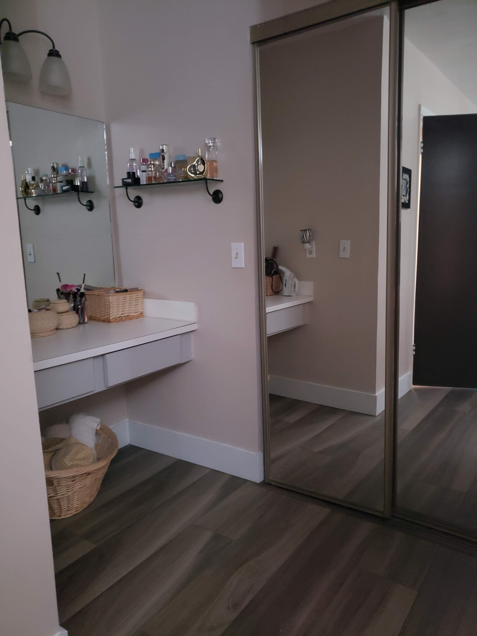 Vanity in 1st master - 10425 SW 154th Ct