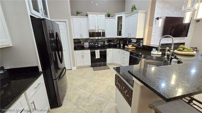 Building Photo - 268 Grosbeak Ave