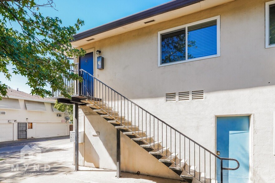 Building Photo - 905 Carro Dr