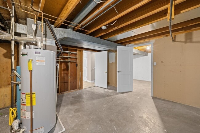 Building Photo - 12 Manor Dr