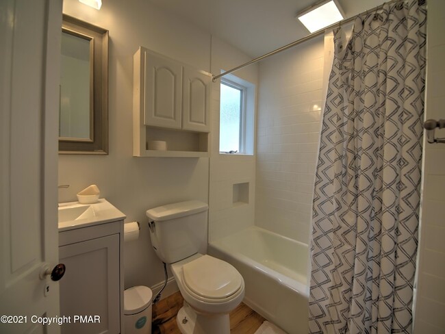 Building Photo - 707 Scott St